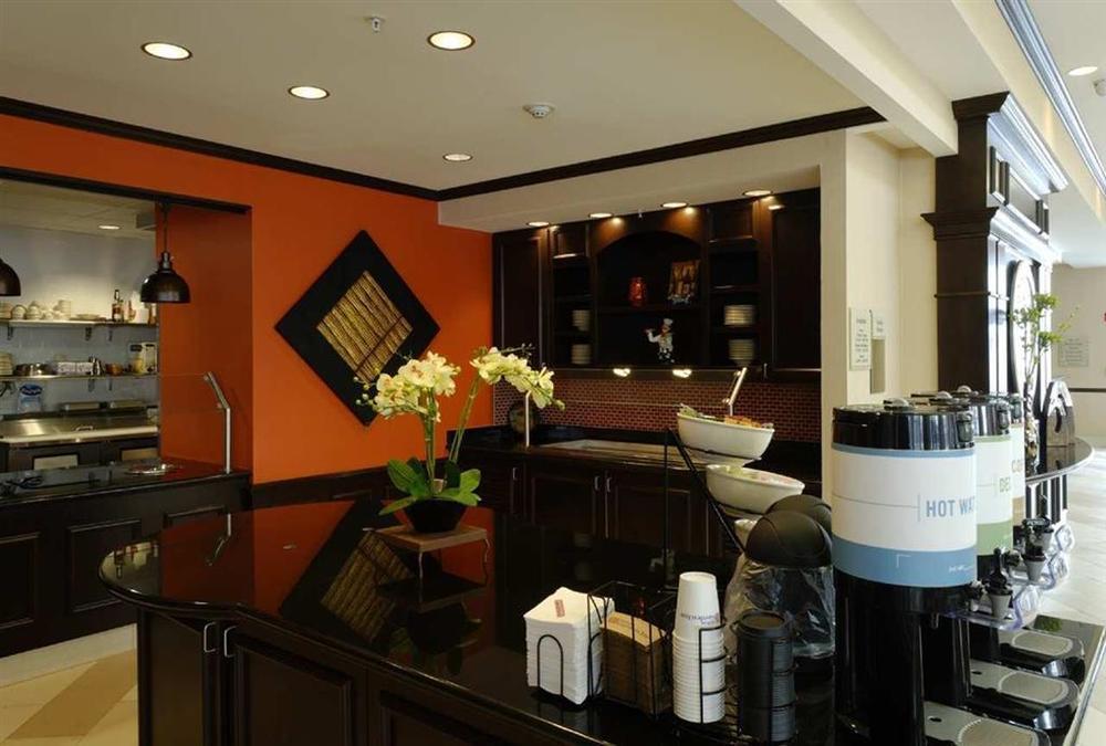 Hilton Garden Inn Cincinnati/Мейсон Ресторан фото